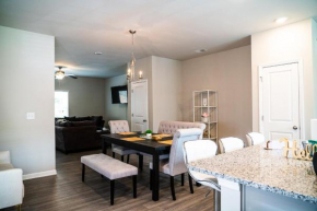 Newly built TownH 3BR/2.5BA near Downtown &Airport